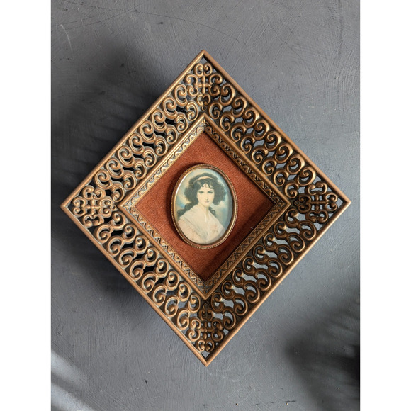 Pair Ornate Vintage Diamond Wall Decor Cameo Creations Frame Convex Glass - Picture 2 of 7